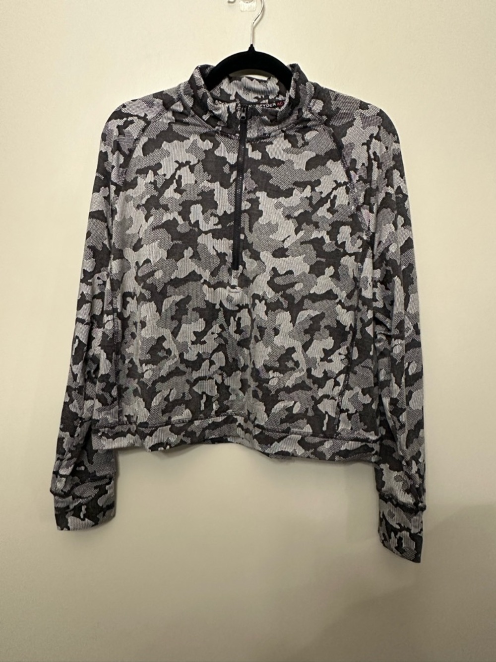 Spyder Active camo 1/4 zip crop pullover Size XL